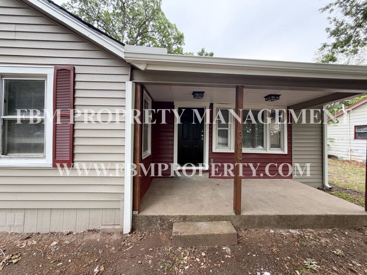 House for rent at 303 E Thompson St, Corsicana, TX 75110