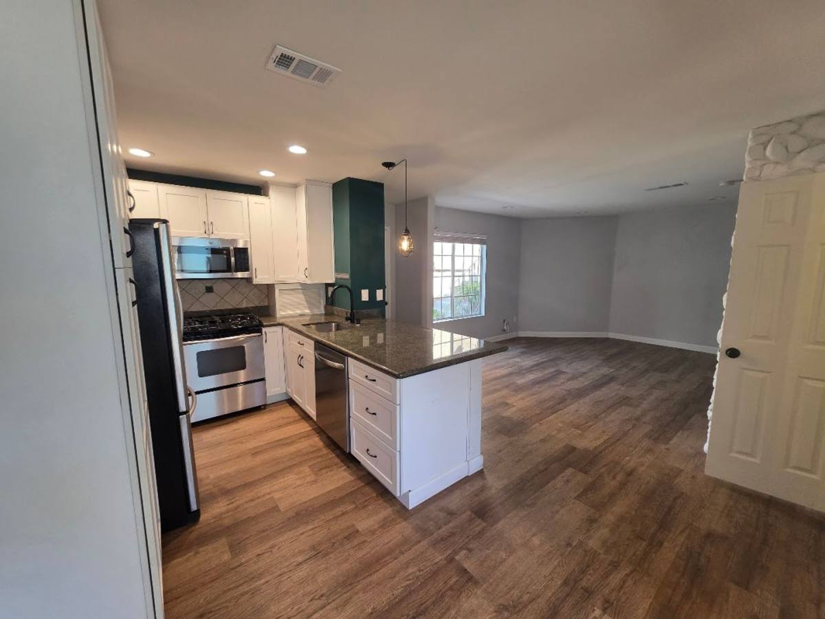 Condo for rent at 436 Lime Ave, Long Beach, CA 90802