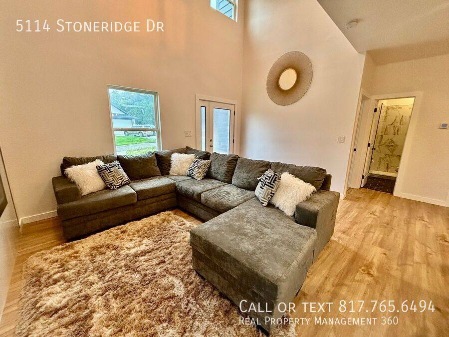 House for rent at 5114 Stoneridge Dr, Granbury, TX 76048