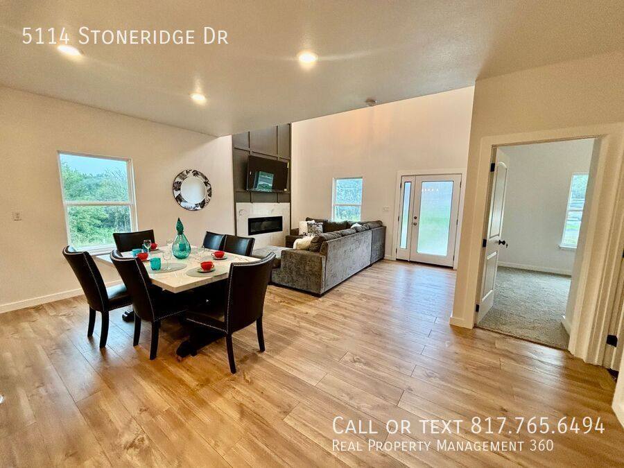 House for rent at 5114 Stoneridge Dr, Granbury, TX 76048