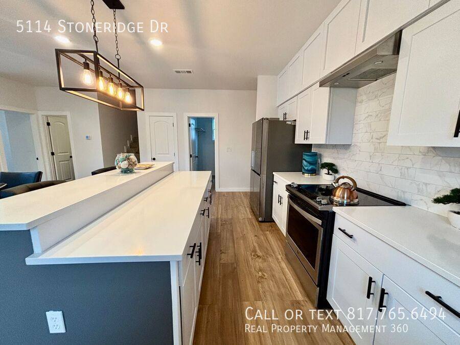 House for rent at 5114 Stoneridge Dr, Granbury, TX 76048