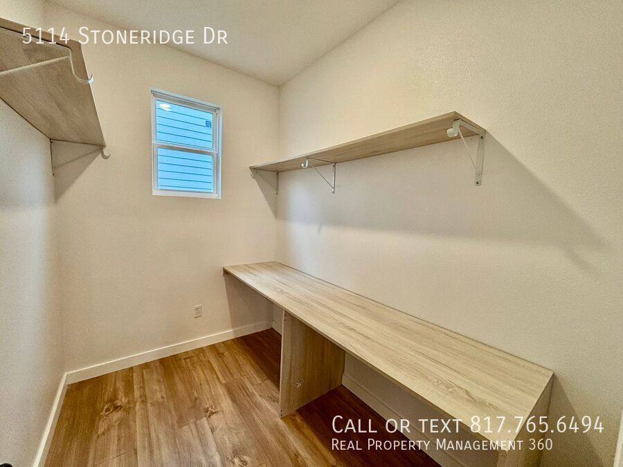 House for rent at 5114 Stoneridge Dr, Granbury, TX 76048