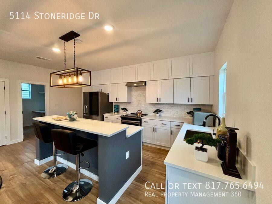House for rent at 5114 Stoneridge Dr, Granbury, TX 76048