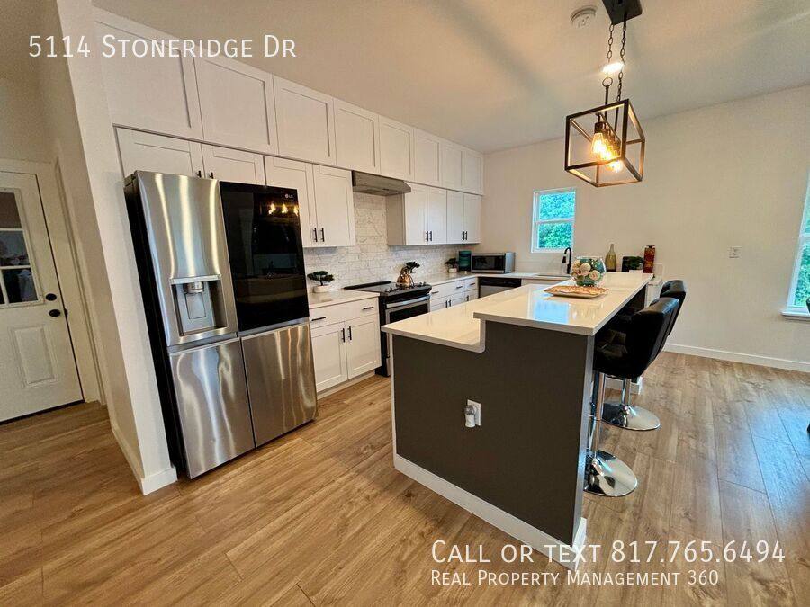 House for rent at 5114 Stoneridge Dr, Granbury, TX 76048