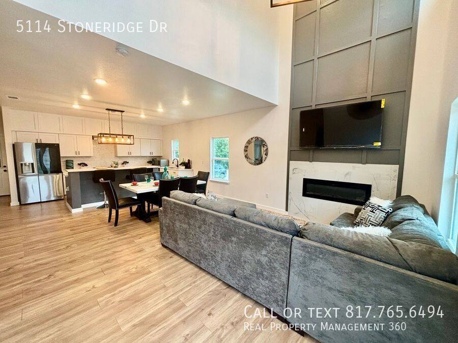 House for rent at 5114 Stoneridge Dr, Granbury, TX 76048