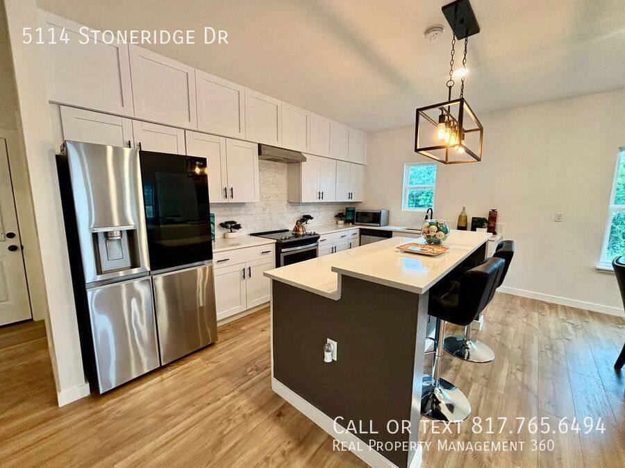 House for rent at 5114 Stoneridge Dr, Granbury, TX 76048