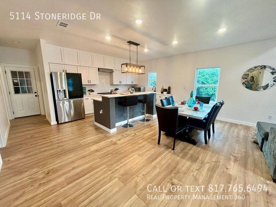 House for rent at 5114 Stoneridge Dr, Granbury, TX 76048