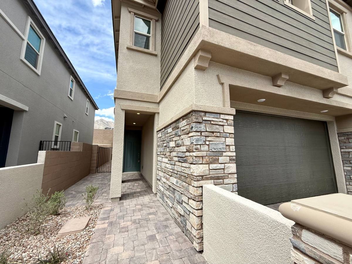 House for rent at 101 Silver Run Lane, Las Vegas, NV 89138