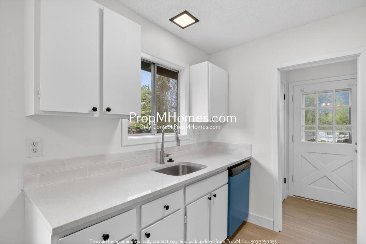 Apartment for rent at 6056 SW Valley Ave, Beaverton, OR 97008