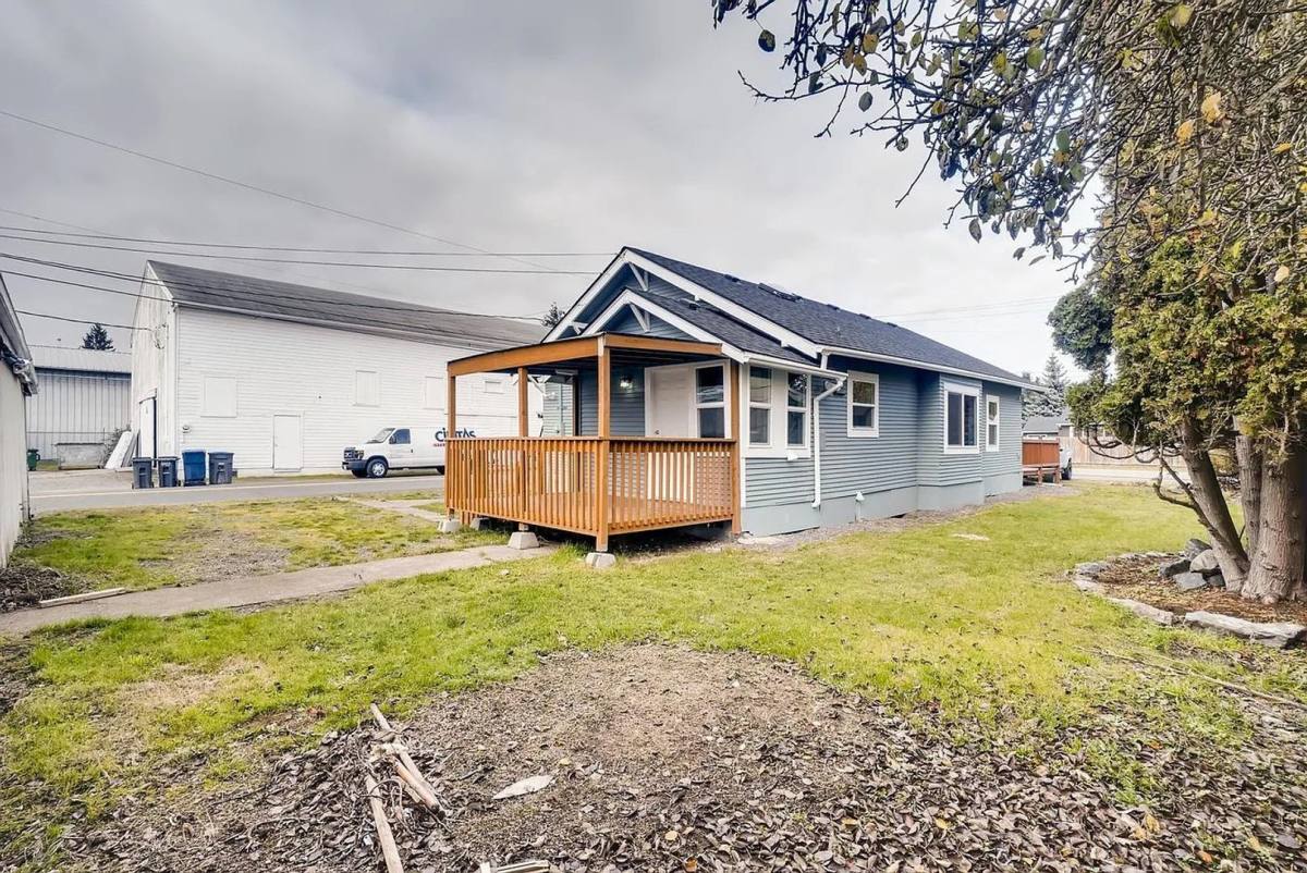 House for rent at 1404 9th St, Marysville, WA 98270