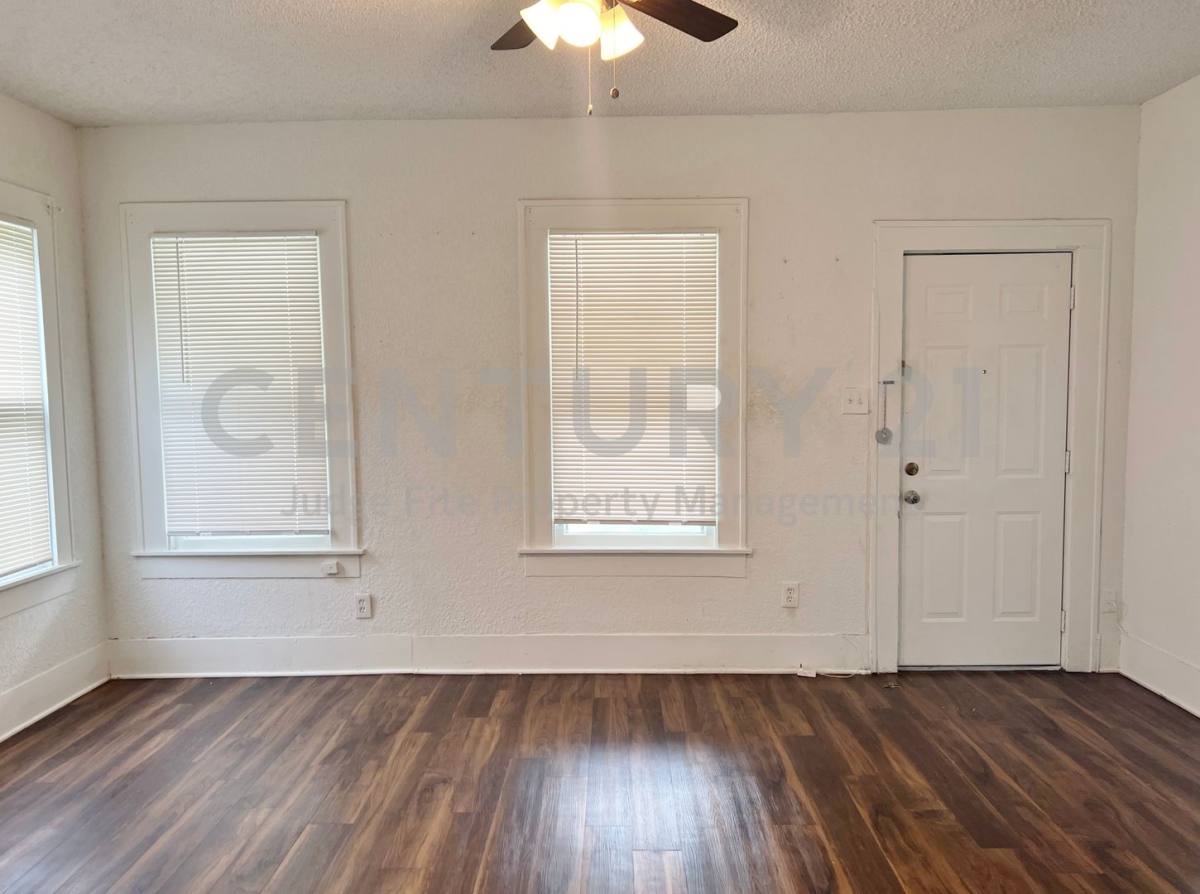 House for rent at 607 Woodbine Ave, Dallas, TX 75203