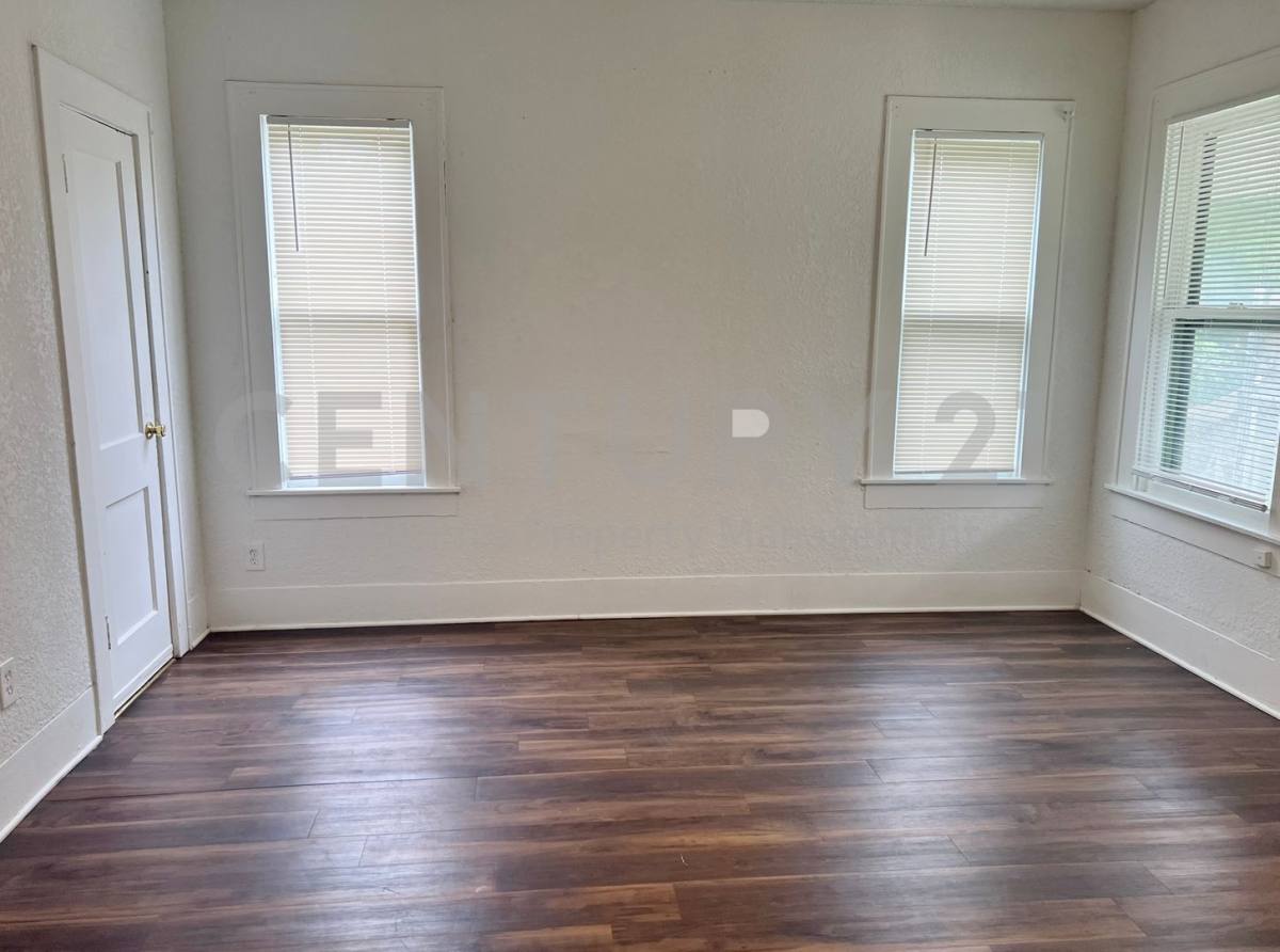 House for rent at 607 Woodbine Ave, Dallas, TX 75203