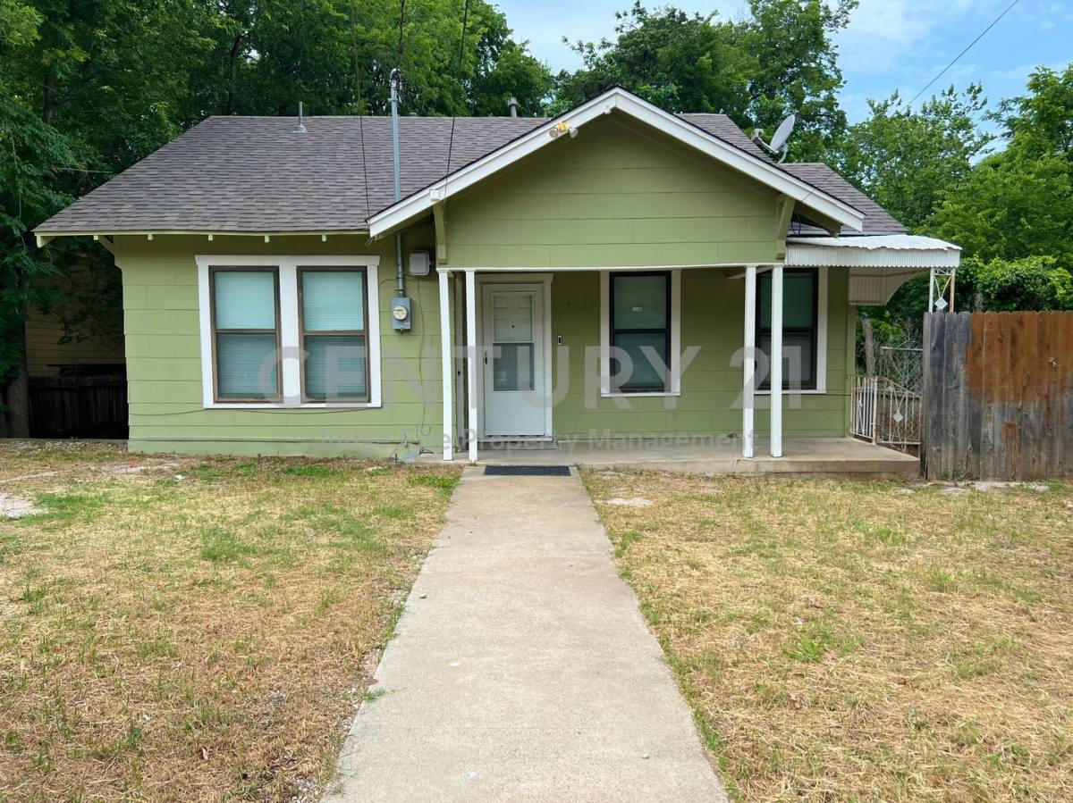 House for rent at 607 Woodbine Ave, Dallas, TX 75203