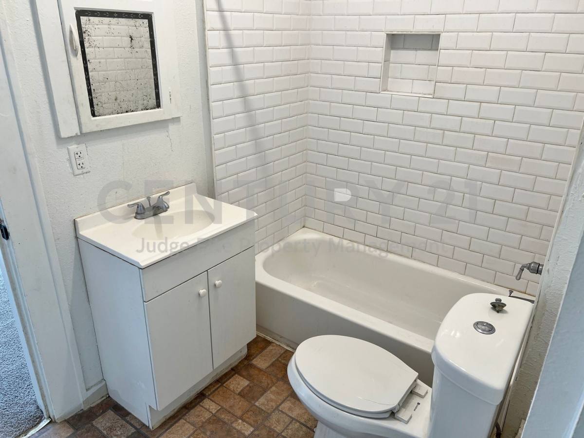 House for rent at 607 Woodbine Ave, Dallas, TX 75203