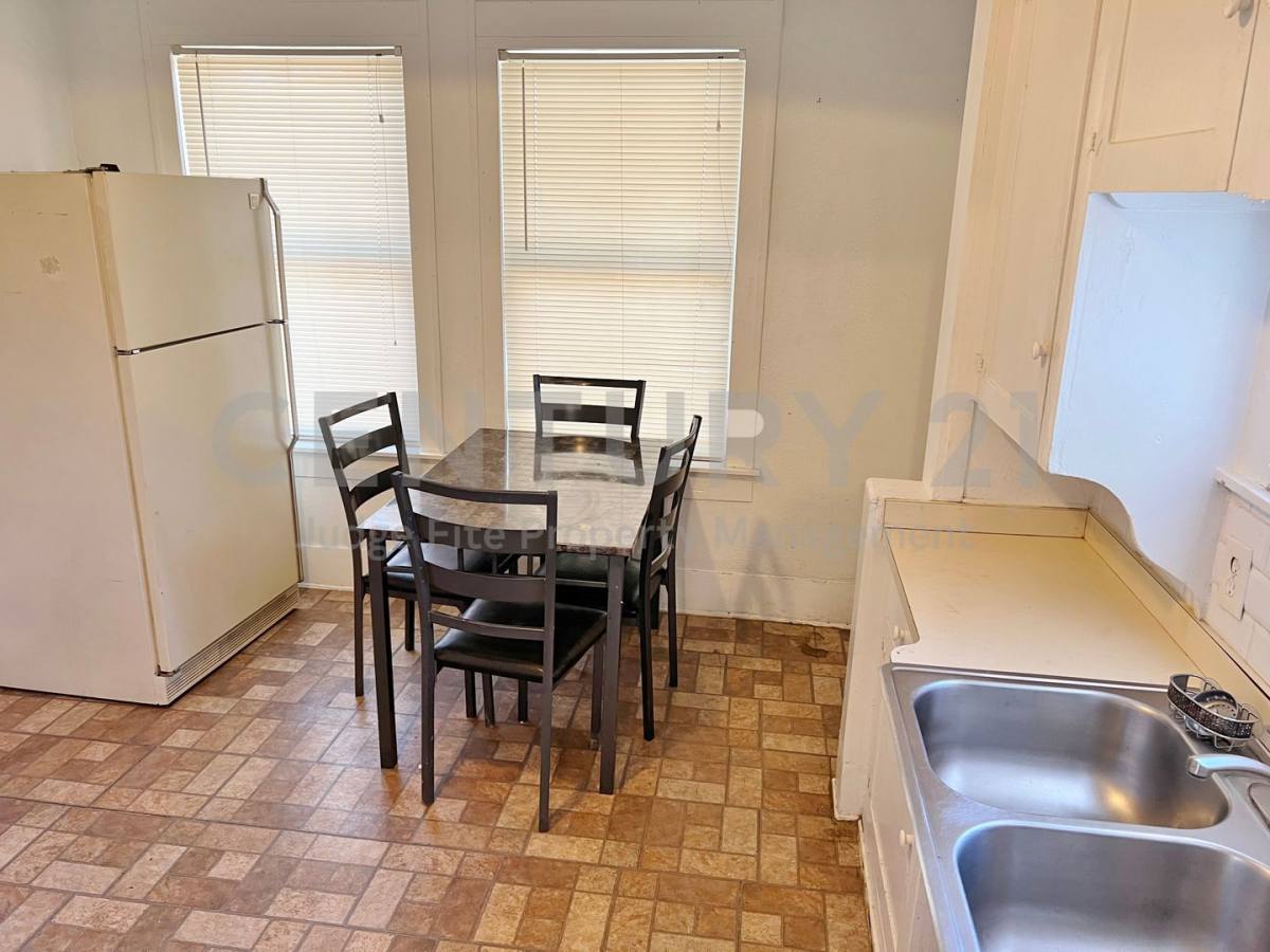 House for rent at 607 Woodbine Ave, Dallas, TX 75203