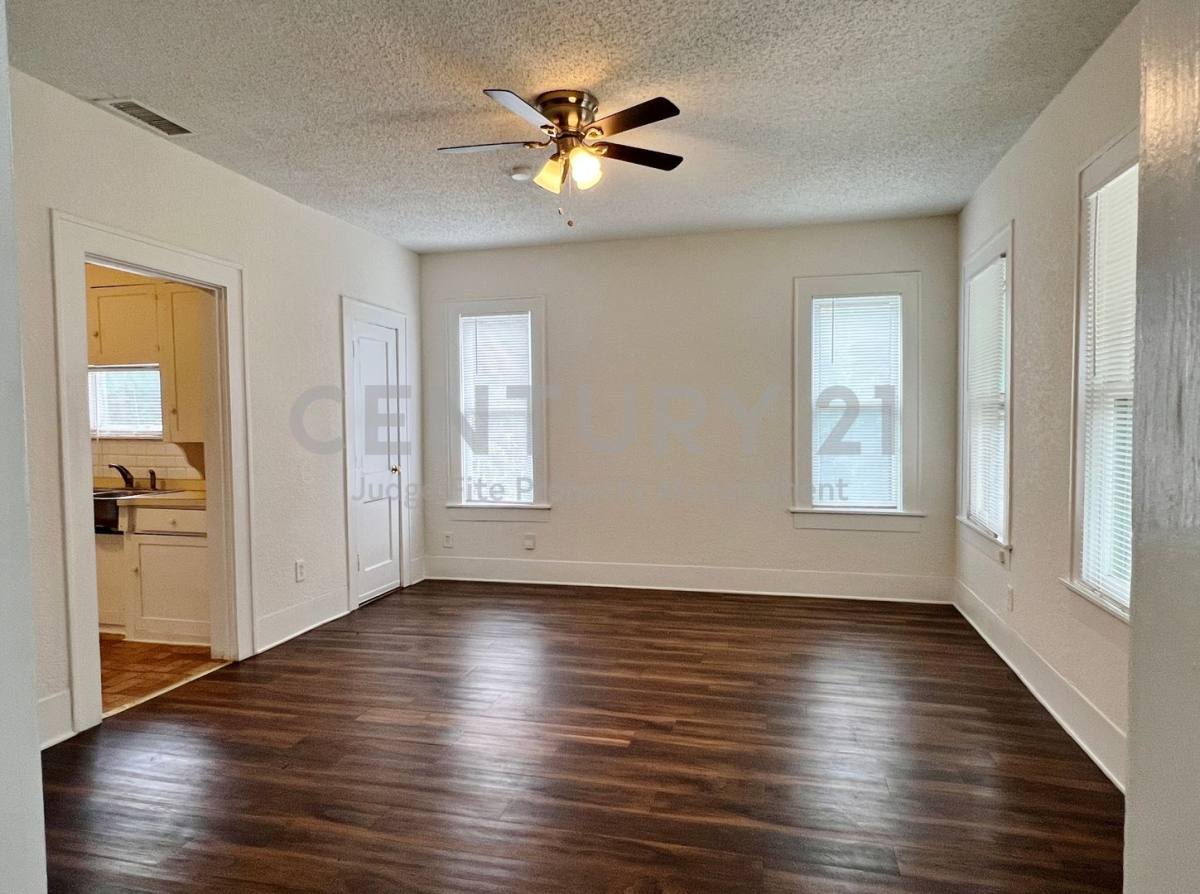 House for rent at 607 Woodbine Ave, Dallas, TX 75203