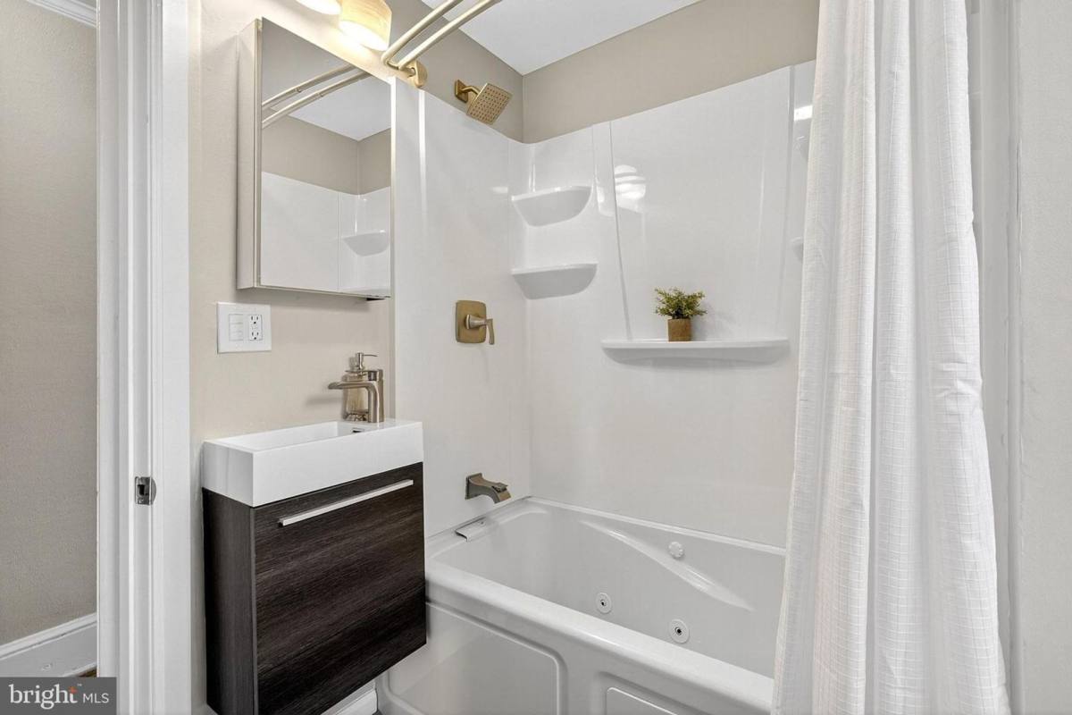 Townhouse for rent at 2923 N Washington St, Wilmington, DE 19802