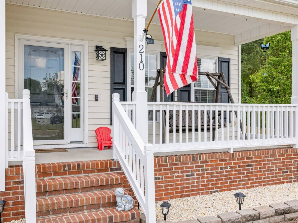 House for rent at 210 Dartmoor Trail, Jacksonville, NC 28540