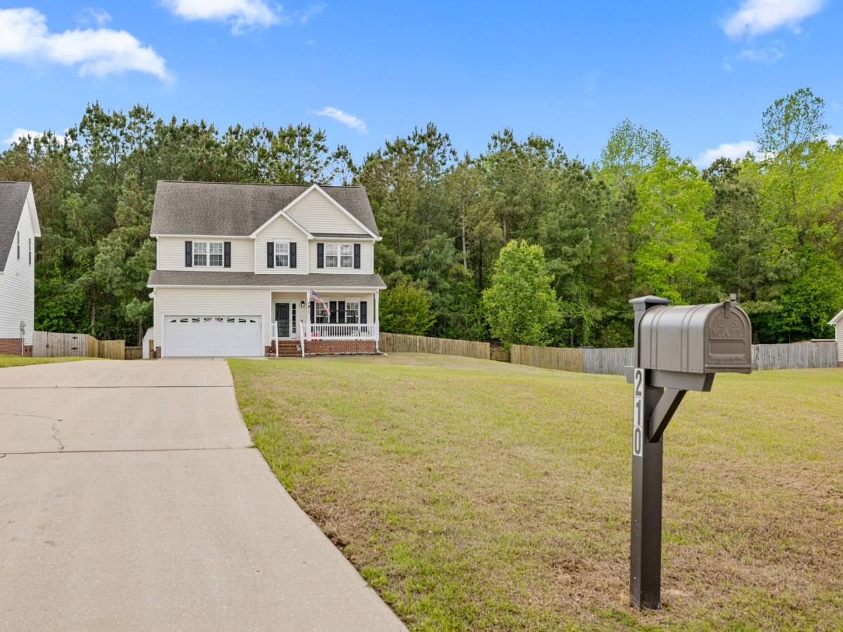 House for rent at 210 Dartmoor Trail, Jacksonville, NC 28540