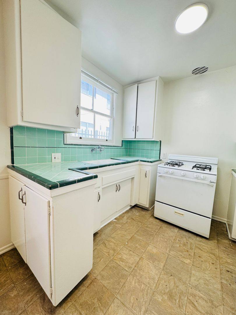 Apartment for rent at 1246 N Orange Dr, Los Angeles, CA 90038
