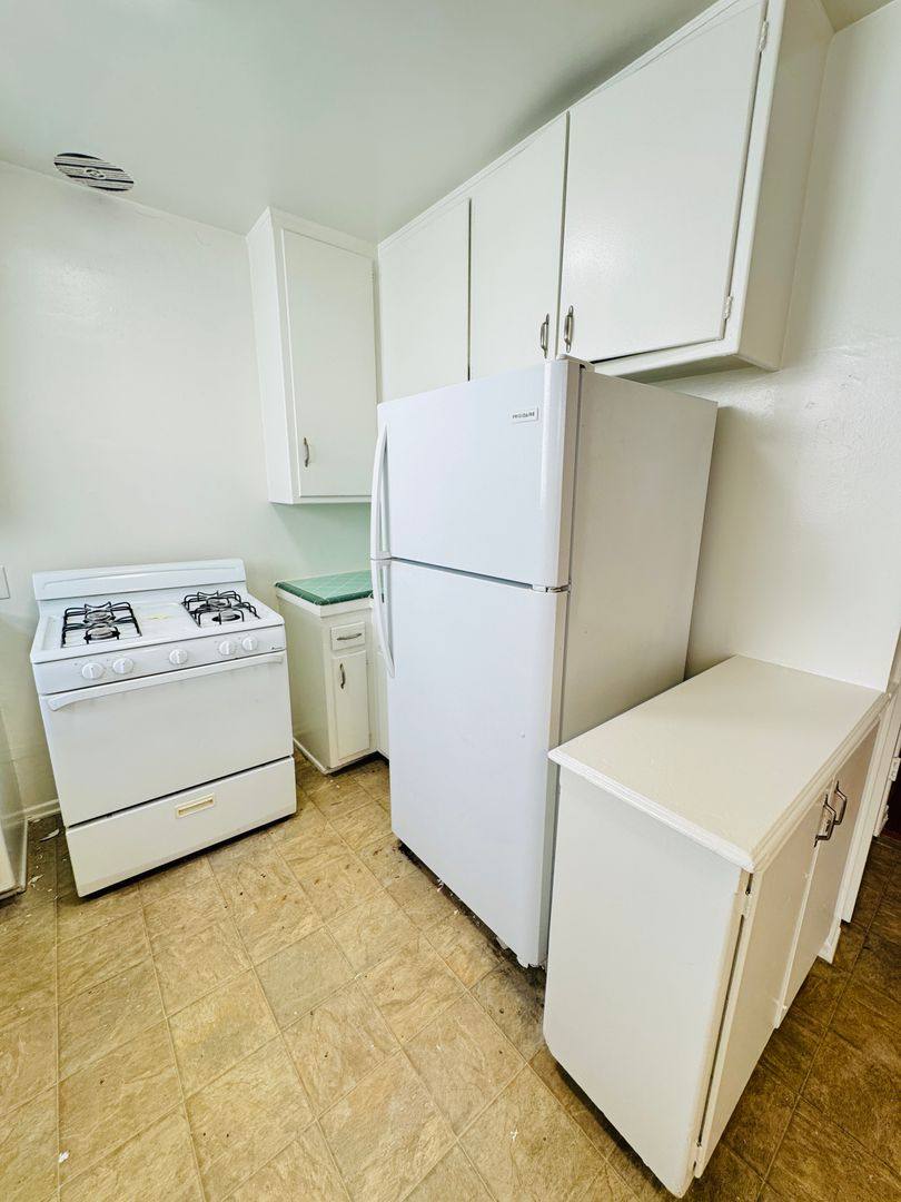 Apartment for rent at 1246 N Orange Dr, Los Angeles, CA 90038
