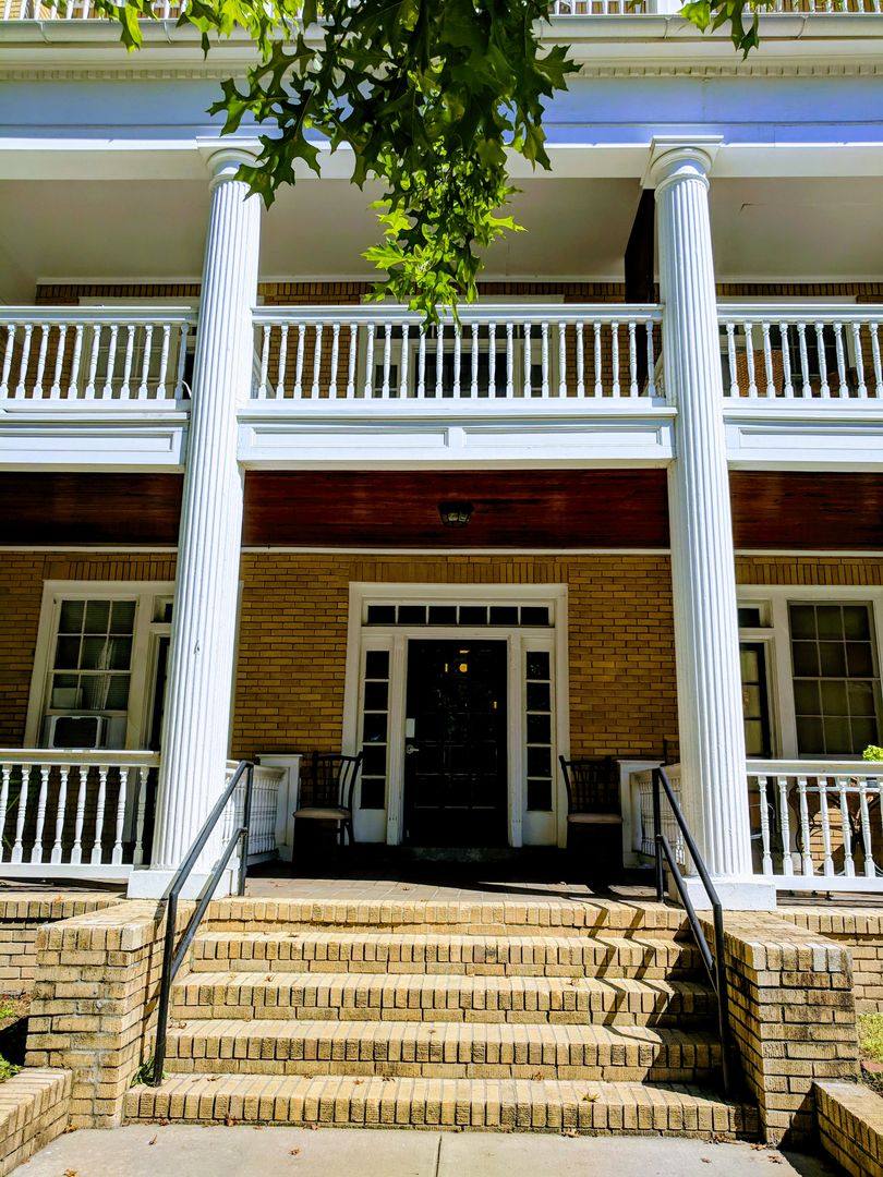 Apartment for rent at 3000 Monument Ave, Richmond, VA 23221