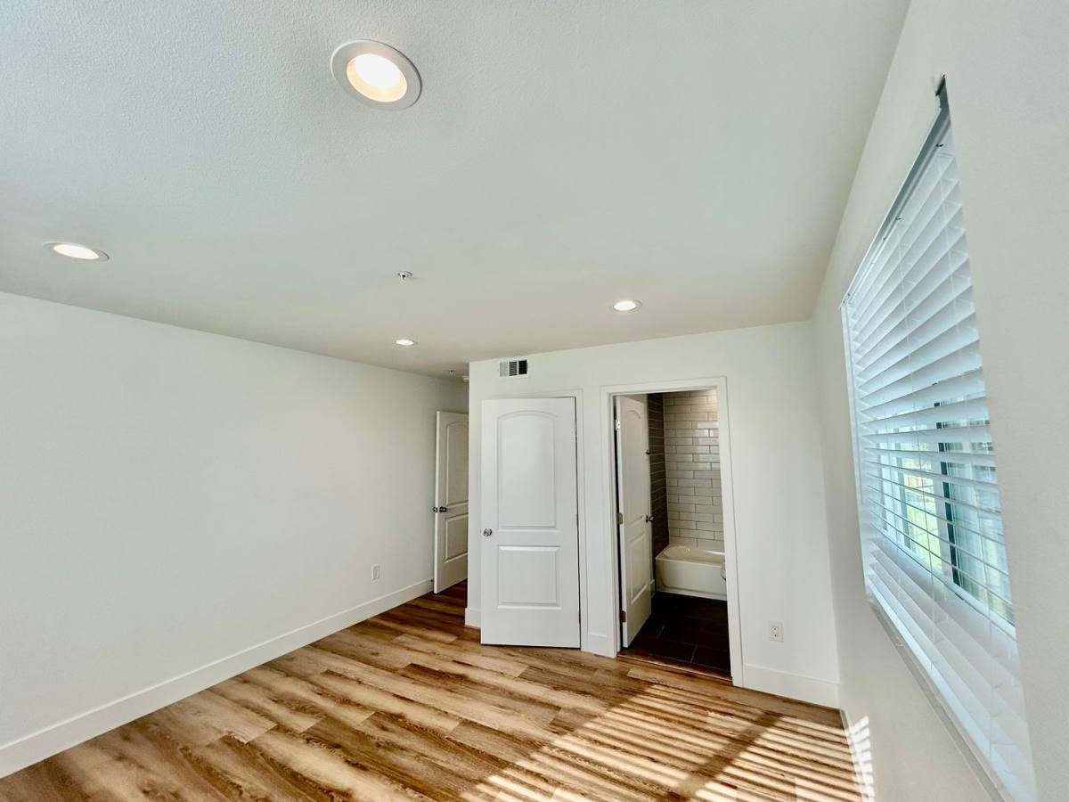 Apartment for rent at 8418 S Main St, Los Angeles, CA 90003