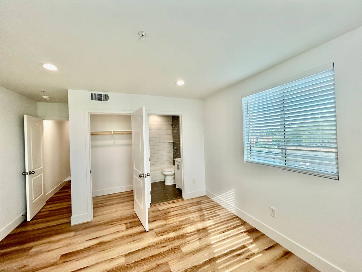 Apartment for rent at 8418 S Main St, Los Angeles, CA 90003