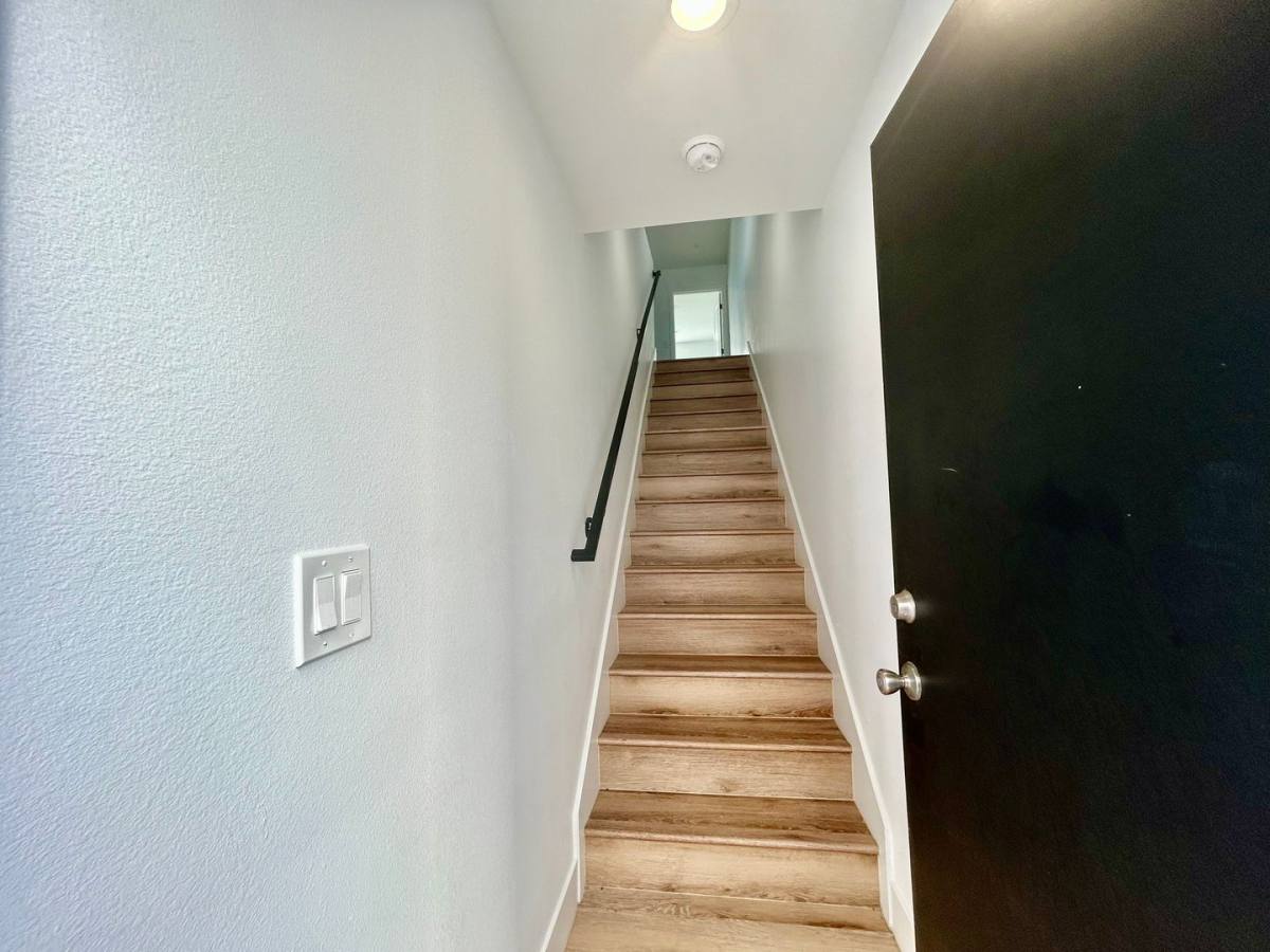 Apartment for rent at 8418 S Main St, Los Angeles, CA 90003