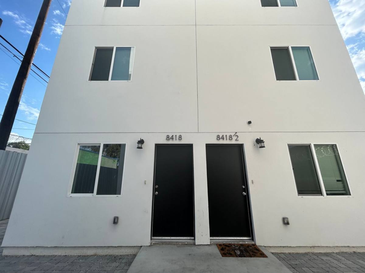 Apartment for rent at 8418 S Main St, Los Angeles, CA 90003