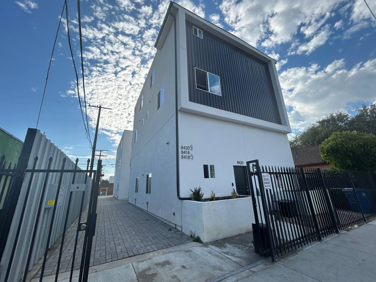 Apartment for rent at 8418 S Main St, Los Angeles, CA 90003
