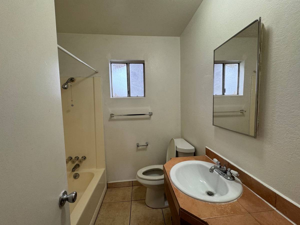 Apartment for rent at 1919 Forrest St, Bakersfield, CA 93304
