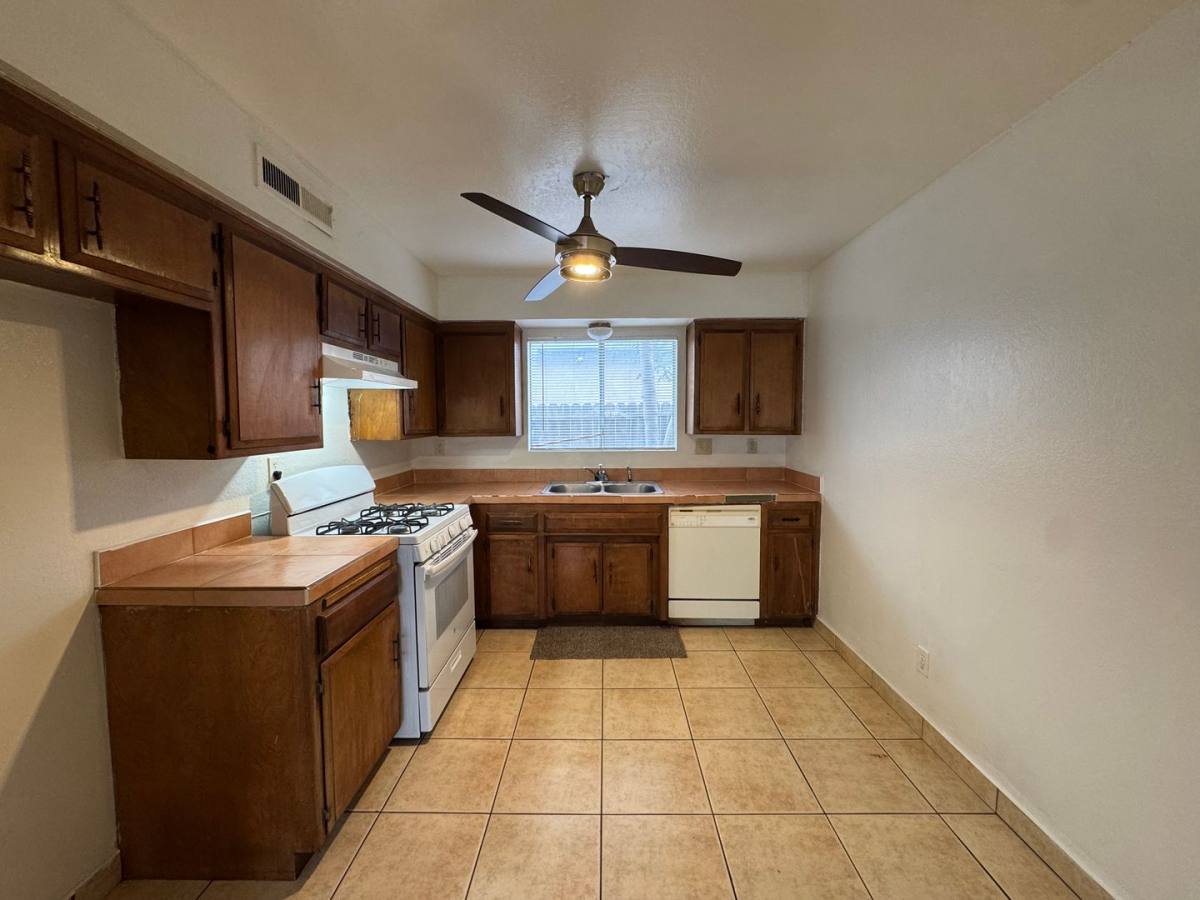 Apartment for rent at 1919 Forrest St, Bakersfield, CA 93304