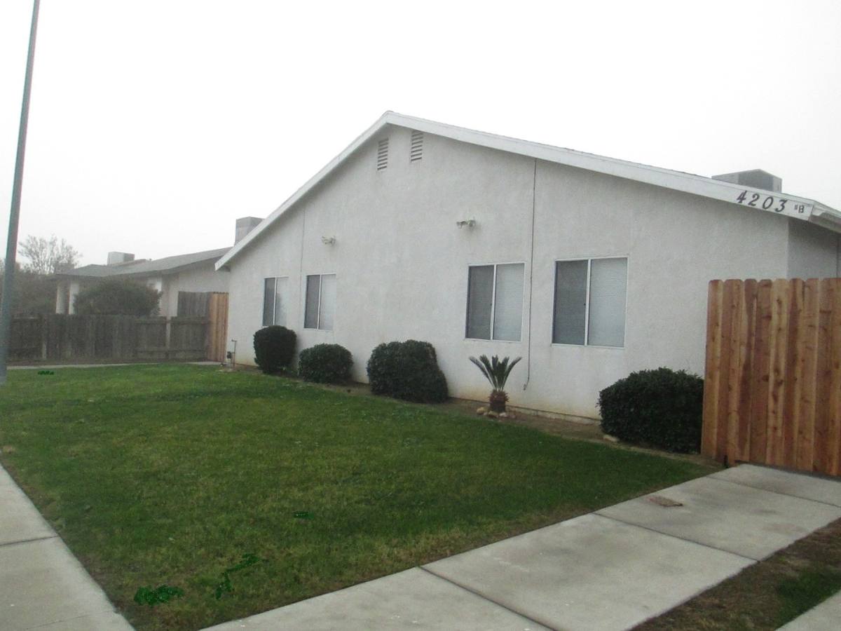 Apartment for rent at 4203 Manor St, Bakersfield, CA 93308