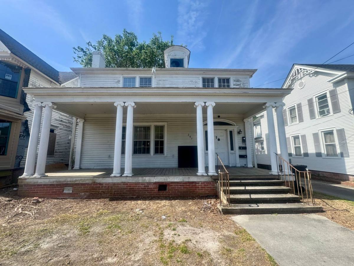 Apartment for rent at 207 E Burgess St, Elizabeth City, NC 27909
