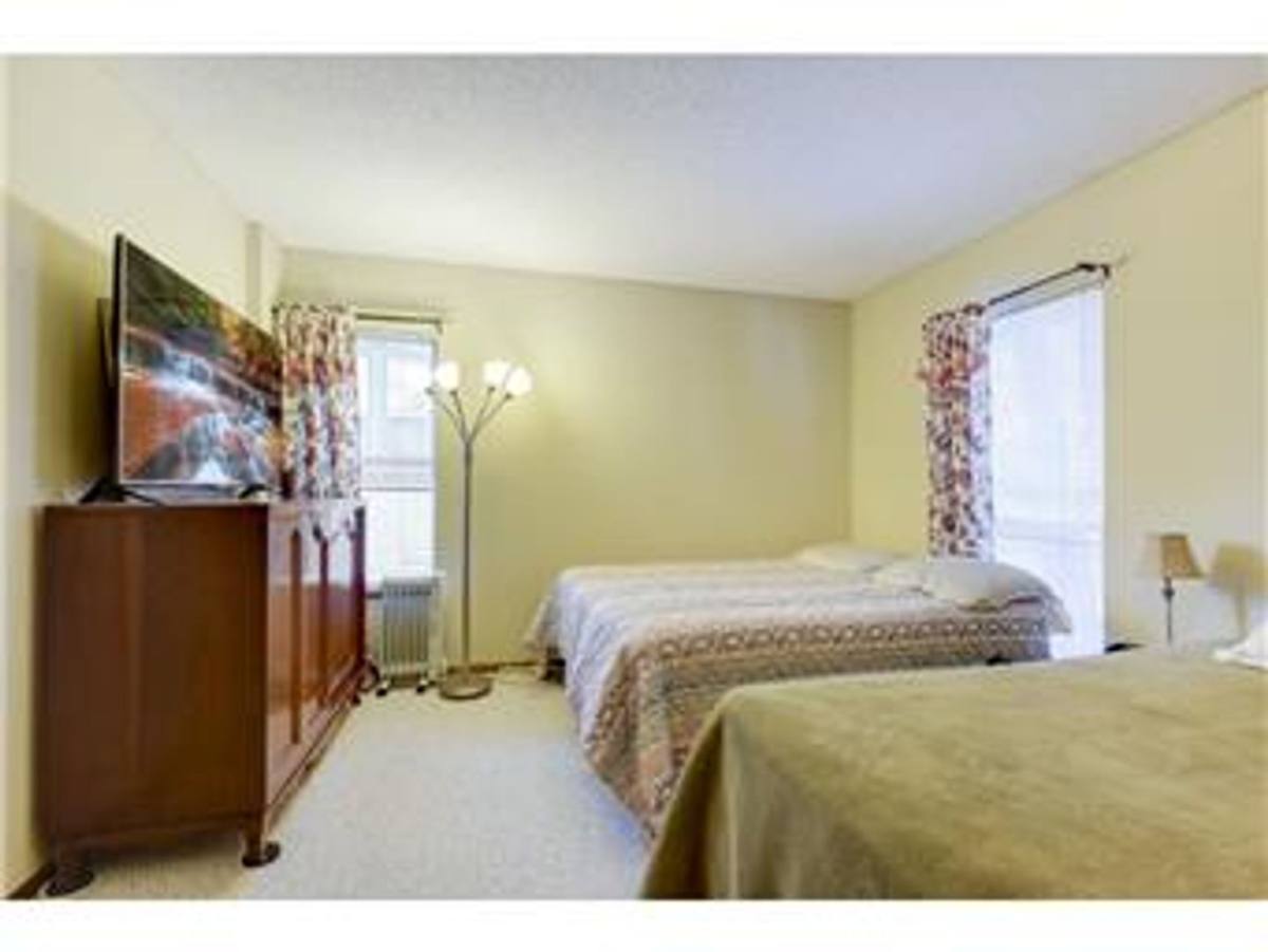 Townhouse for rent at 427 8th Ave SE, Minneapolis, MN 55414