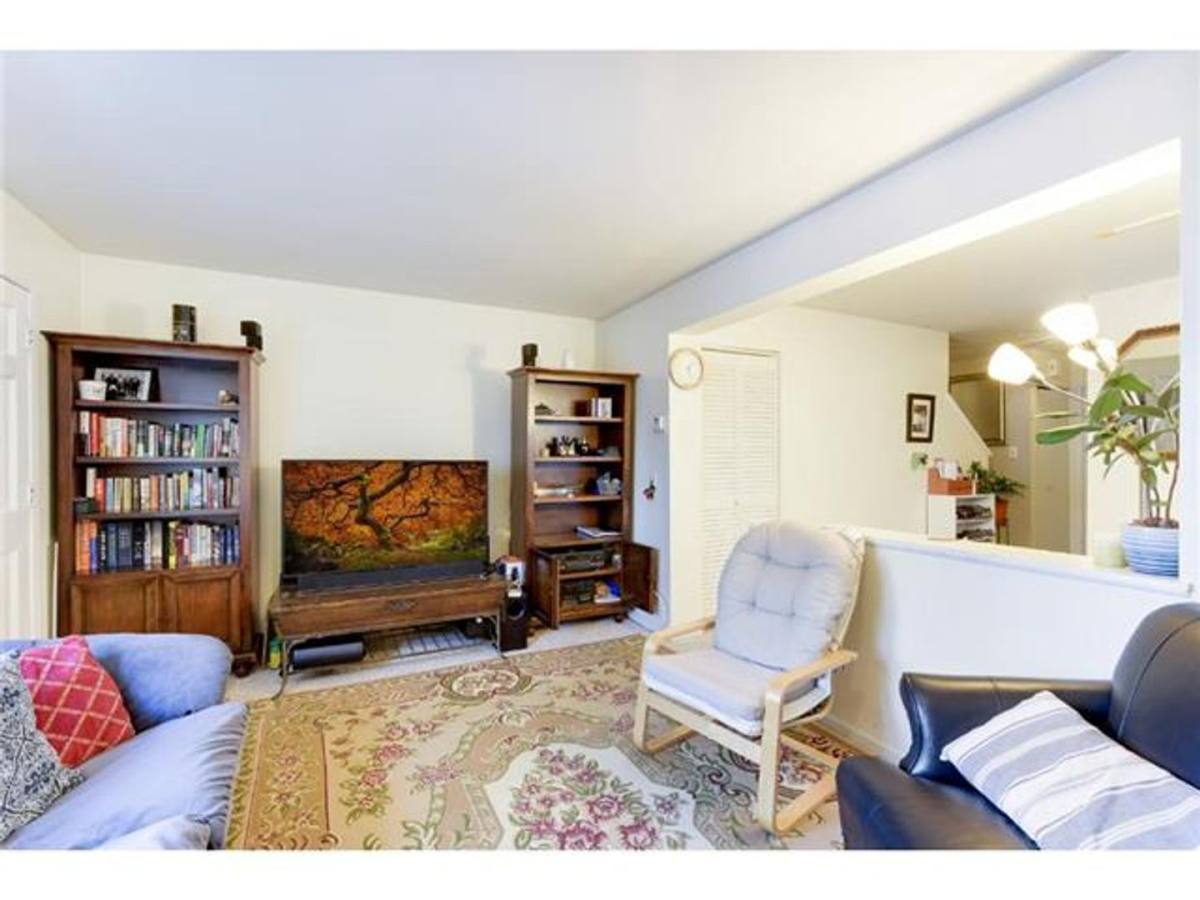 Townhouse for rent at 427 8th Ave SE, Minneapolis, MN 55414