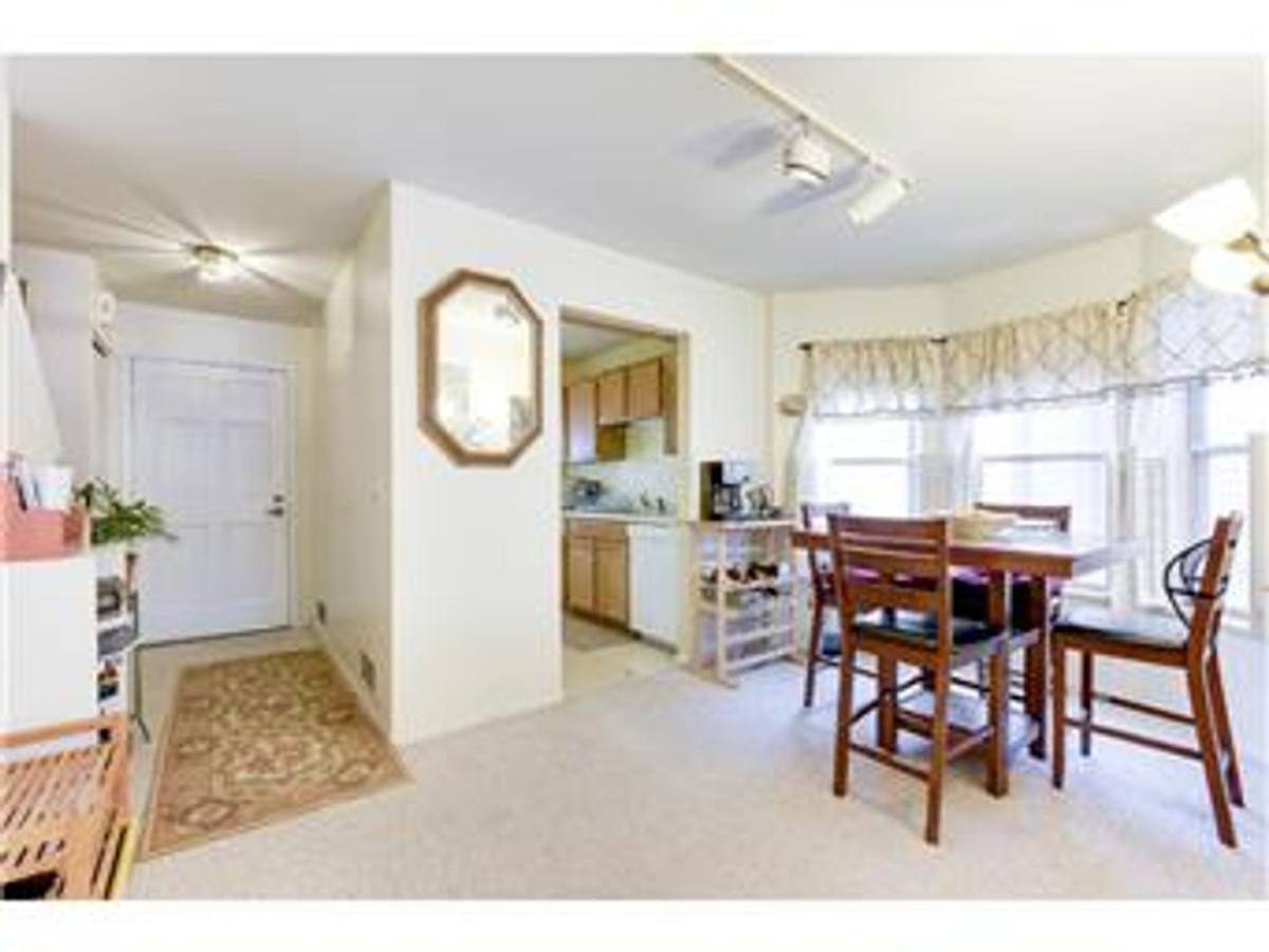 Townhouse for rent at 427 8th Ave SE, Minneapolis, MN 55414