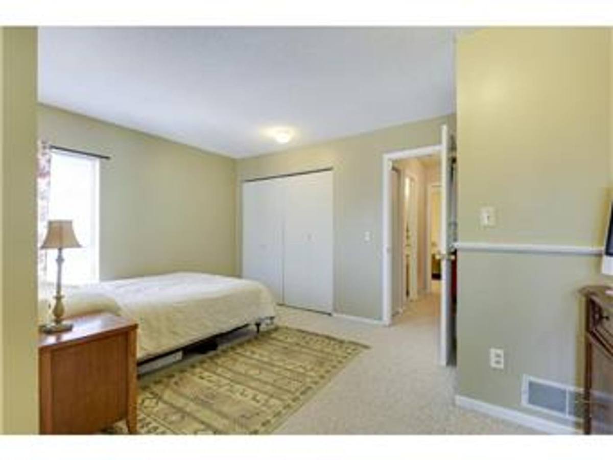 Townhouse for rent at 427 8th Ave SE, Minneapolis, MN 55414