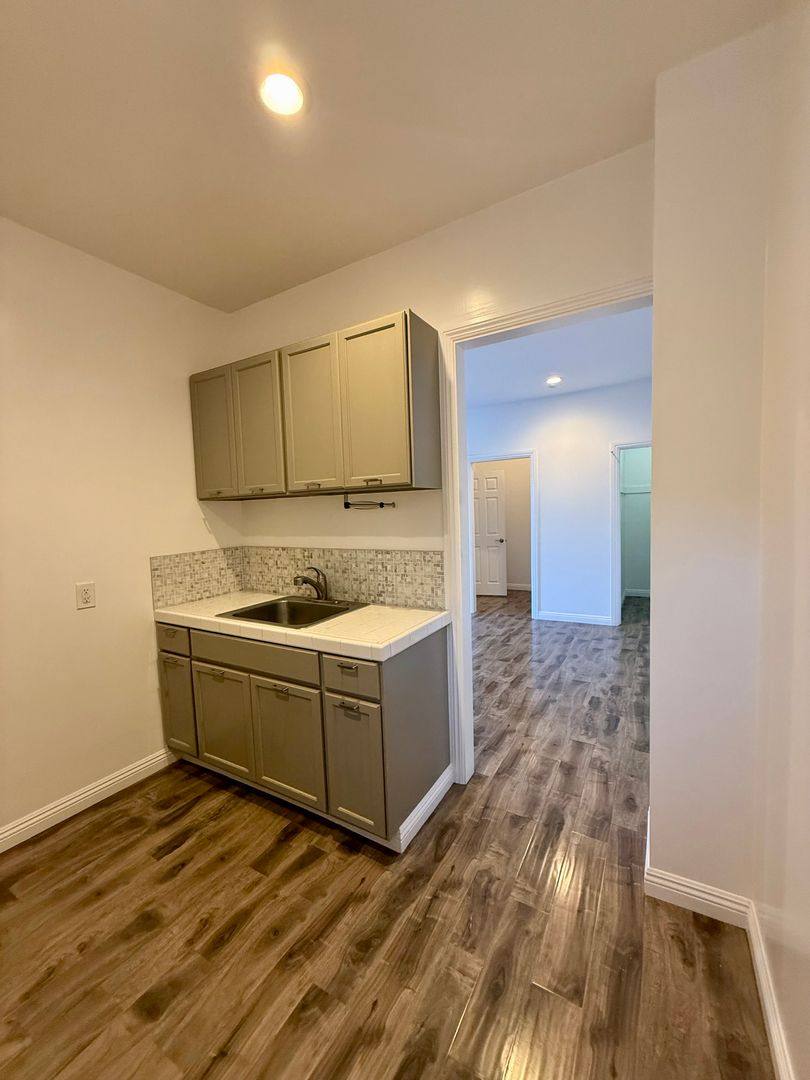 Apartment for rent at 1534 Winona Blvd, Los Angeles, CA 90027