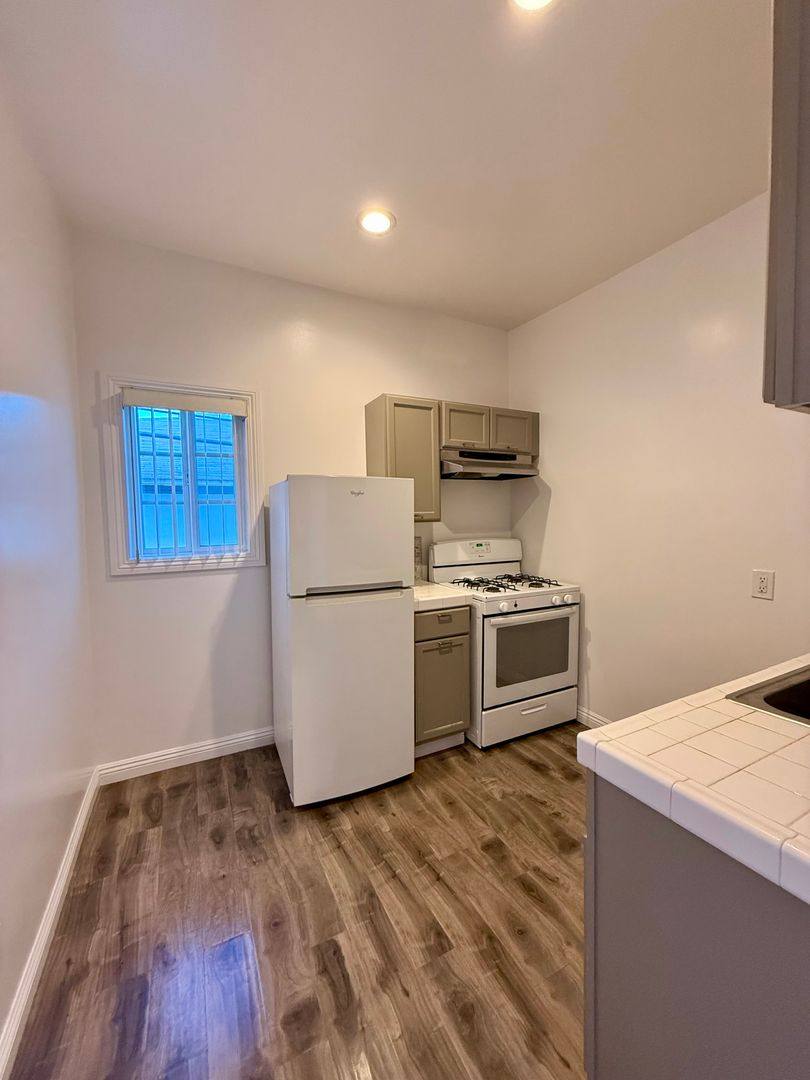Apartment for rent at 1534 Winona Blvd, Los Angeles, CA 90027