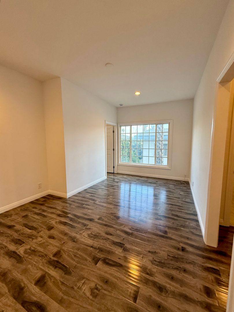 Apartment for rent at 1534 Winona Blvd, Los Angeles, CA 90027