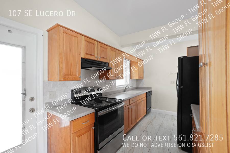 House for rent at 107 SE Lucero Dr, Port Saint Lucie, FL 34983