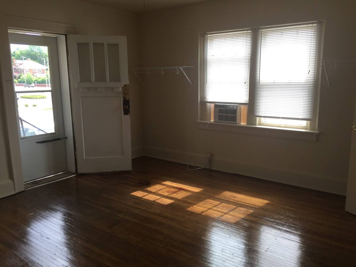 Apartment for rent at 1152 E Elm St, Springfield, MO 65806