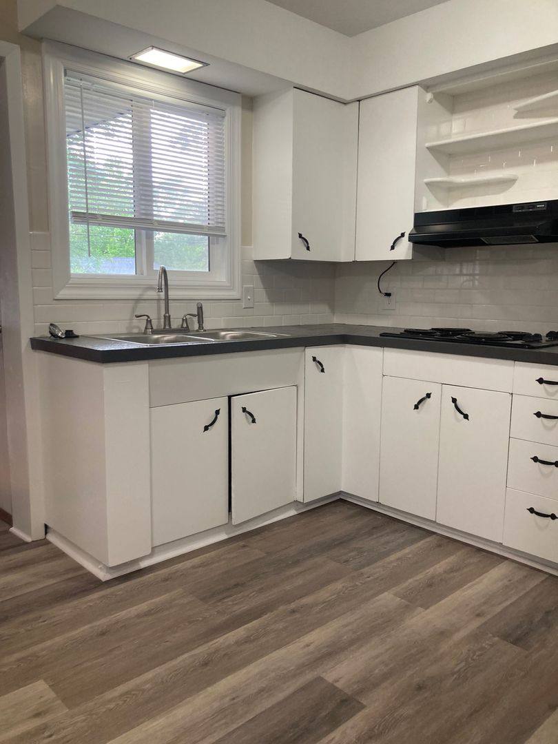 Apartment for rent at 2718-2720 S Stewart, Springfield, MO 65804