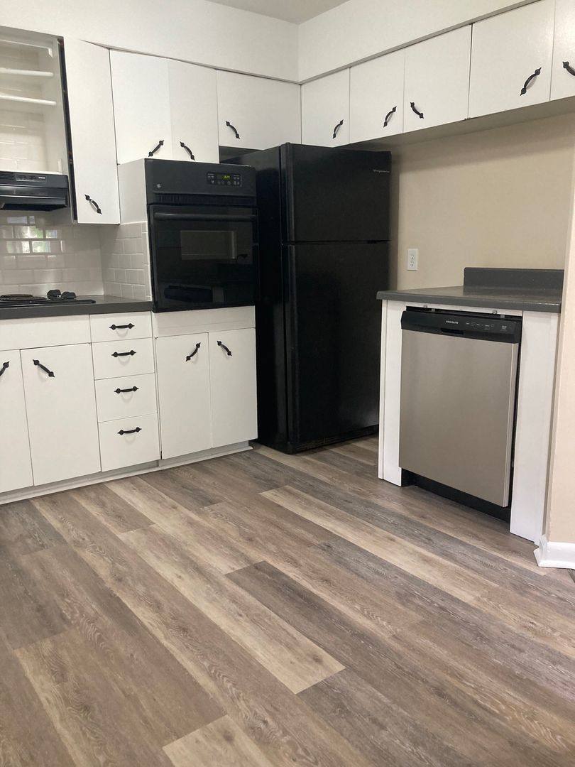Apartment for rent at 2718-2720 S Stewart, Springfield, MO 65804