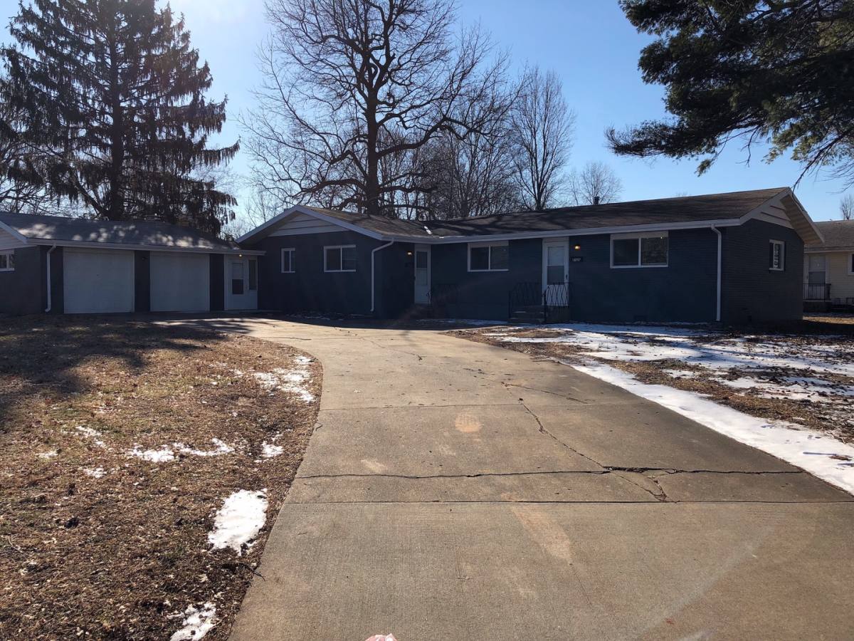 Apartment for rent at 2718-2720 S Stewart, Springfield, MO 65804