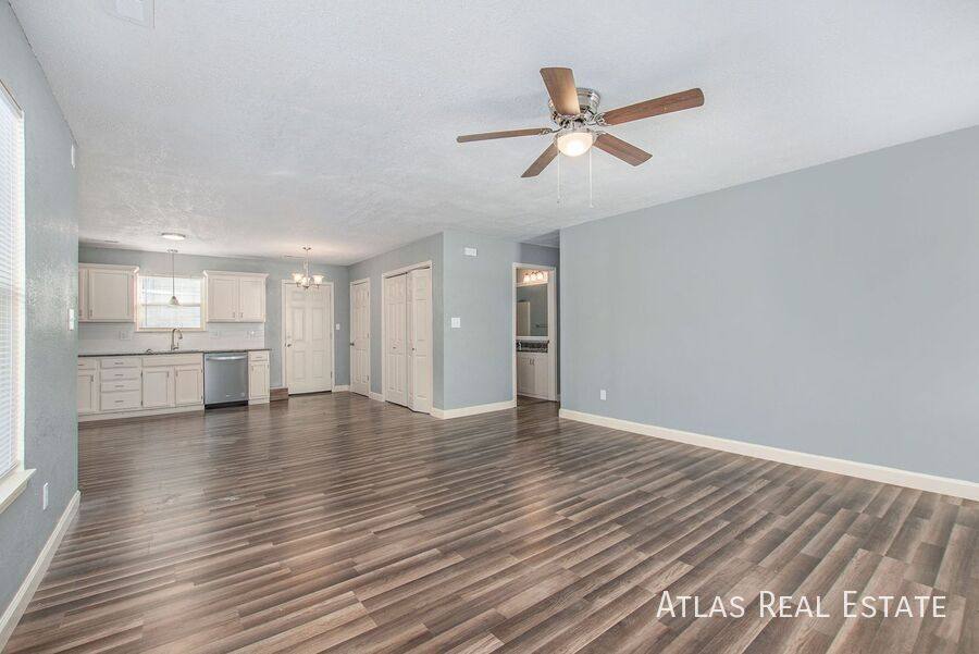 House for rent at 403 SW 15th St, Blue Springs, MO 64015