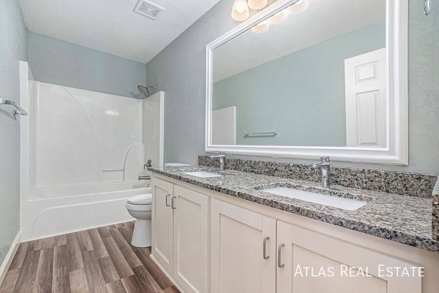 House for rent at 403 SW 15th St, Blue Springs, MO 64015