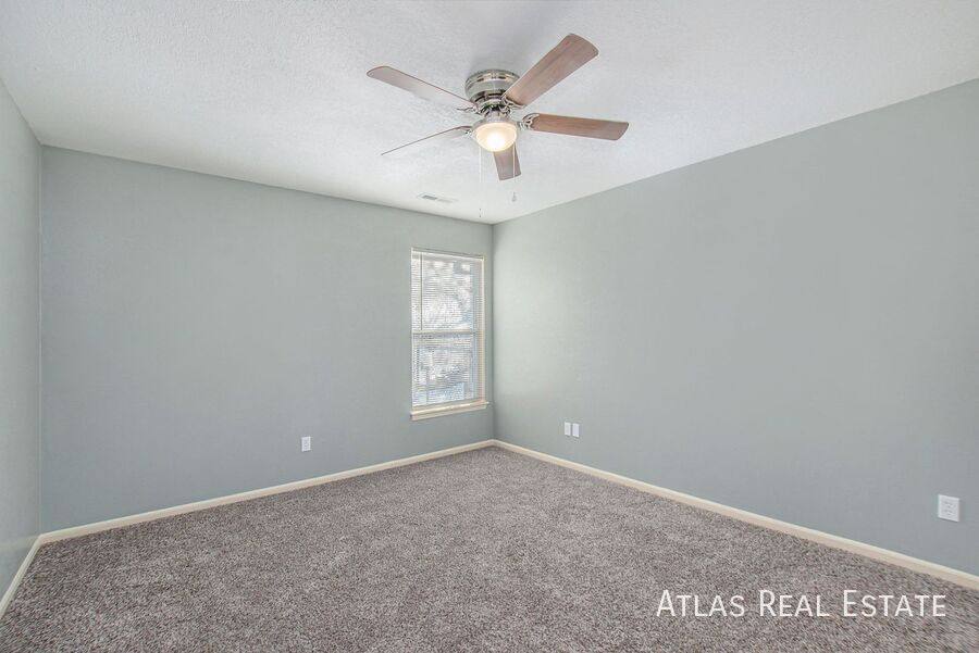 House for rent at 403 SW 15th St, Blue Springs, MO 64015
